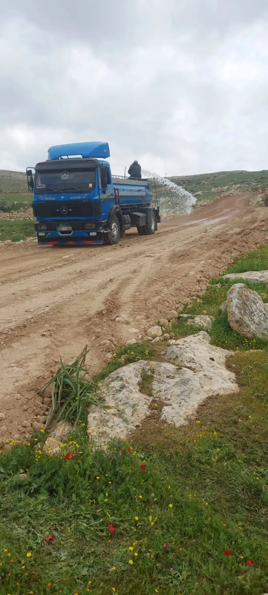 ارض زراعية ذات اطلالة رائعة للبيع في صروت السفوح تصلح لمزرعة او شاليه او للاستثمار أو إقامة منتجع
