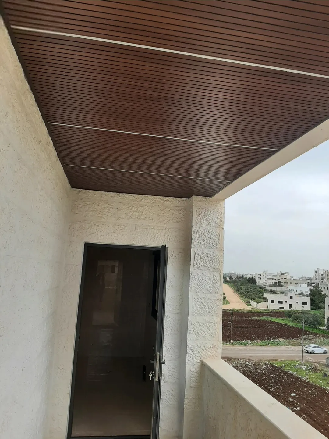 شقق أرضية مميزة للبيع فى اربد الحي الشرقى مساحة 152 متر