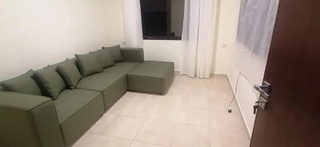 شقه للبيع في مرج ااحمام بالقرب من دوار البكري