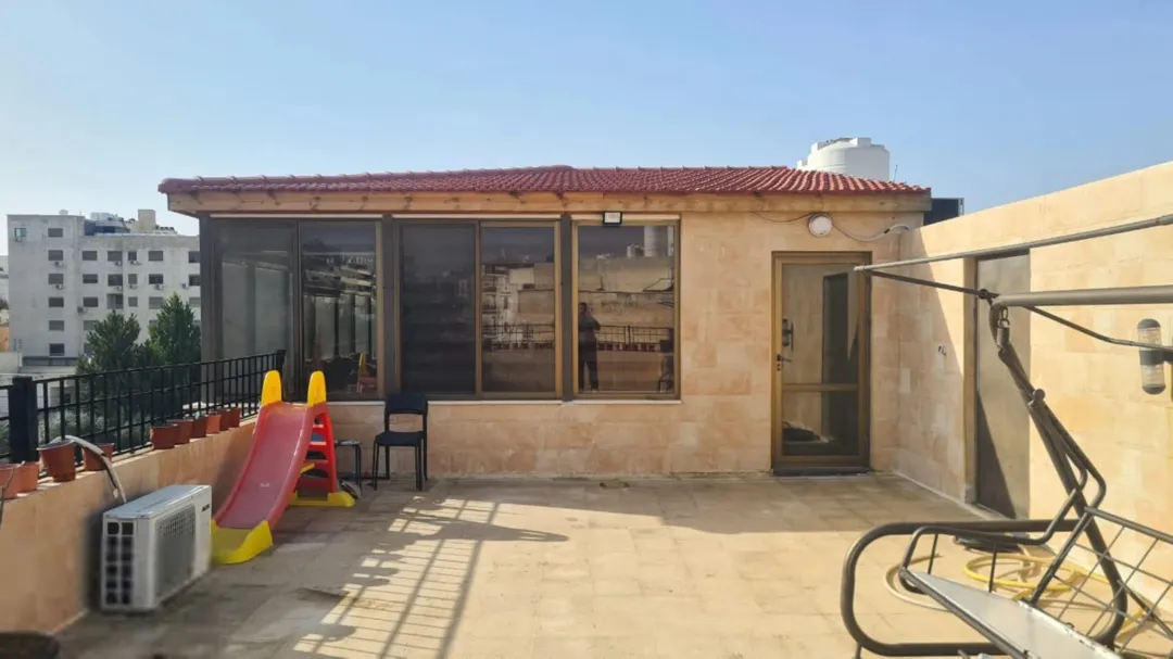 لقطة شقة طابق اخير مع روف مفروش او غير مفروش للبيع مباشرة