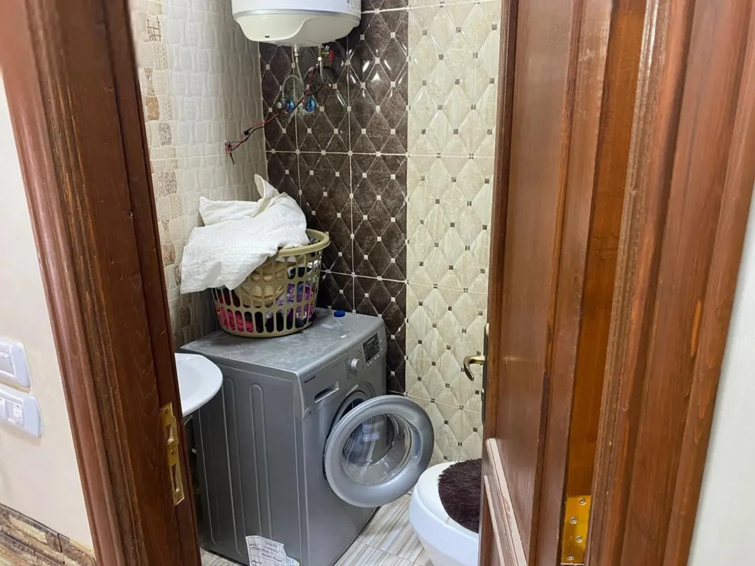شقة فاخرة للبيع شبه جديدة استعمال قليل