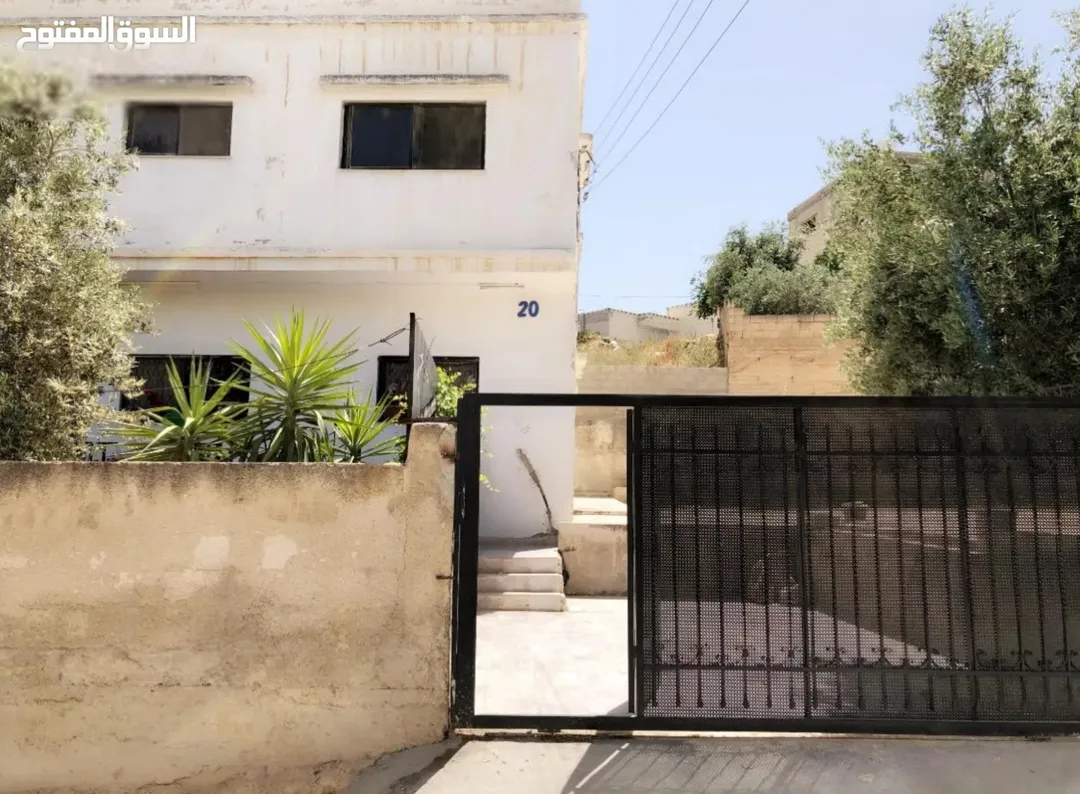 عمارة من 3 شقق مساحة 320 م وارض فارغة ياجوز منطقة الرشيد حي جعفر قرب اخر موقف للباصات