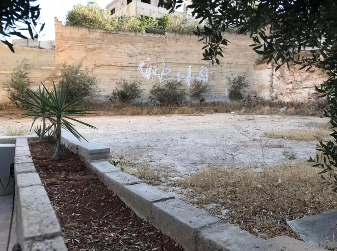عمارة من 3 شقق مساحة 320 م وارض فارغة ياجوز منطقة الرشيد حي جعفر قرب اخر موقف للباصات