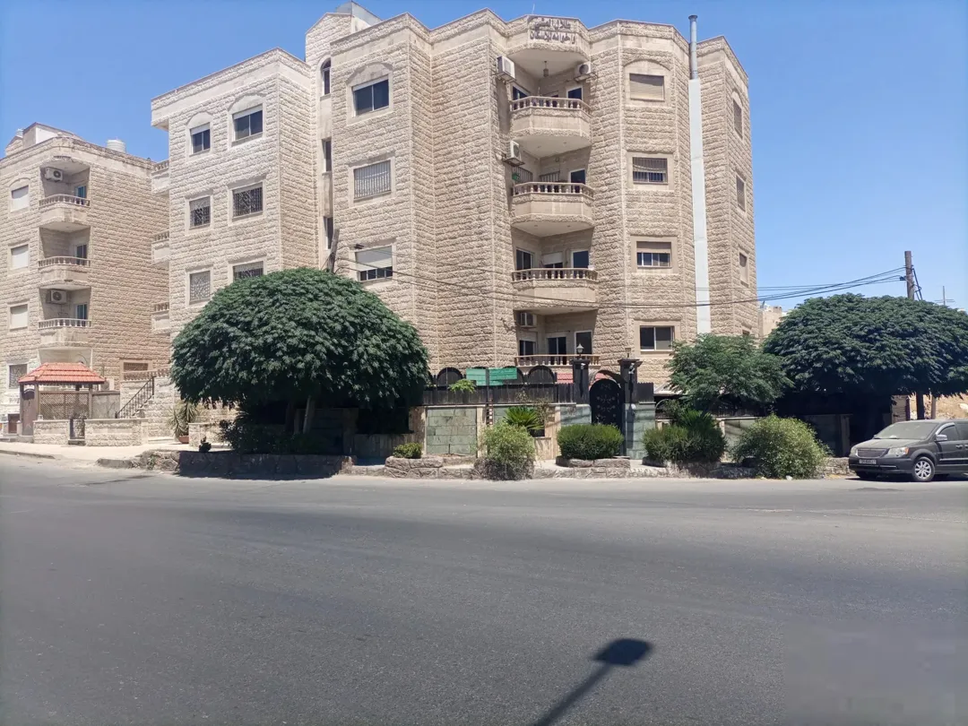 شقة على ثلاث شوارع في شارع السفارة الأمريكية 160 م2