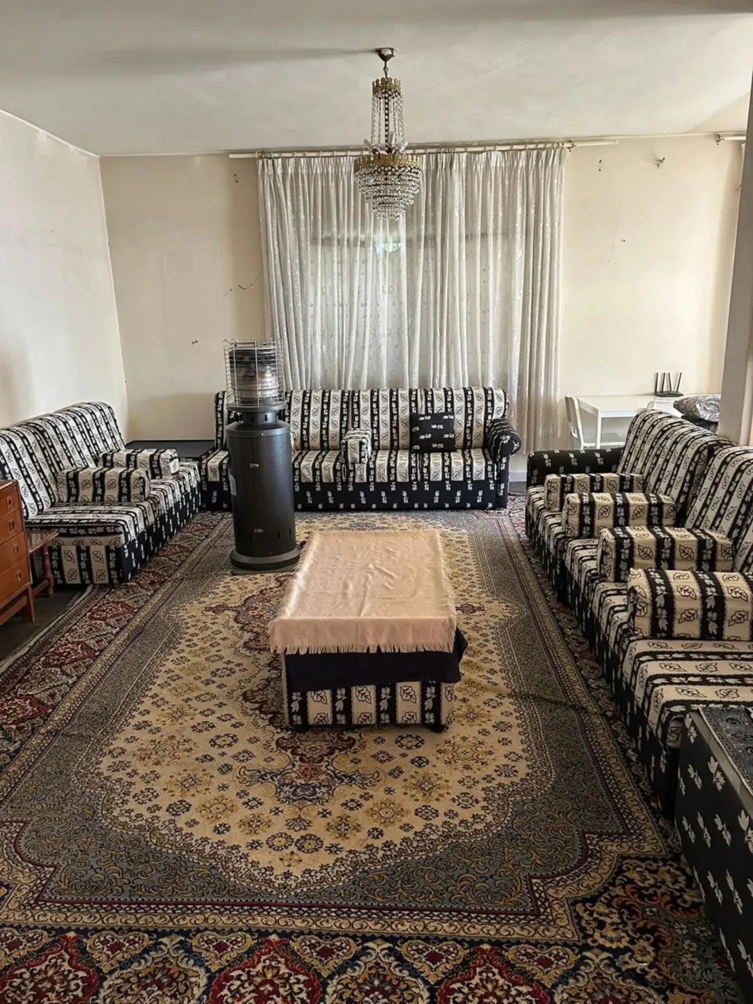 منزل مستقل للبيع على أرض بمساحة دونم في إربد – حي المطلع