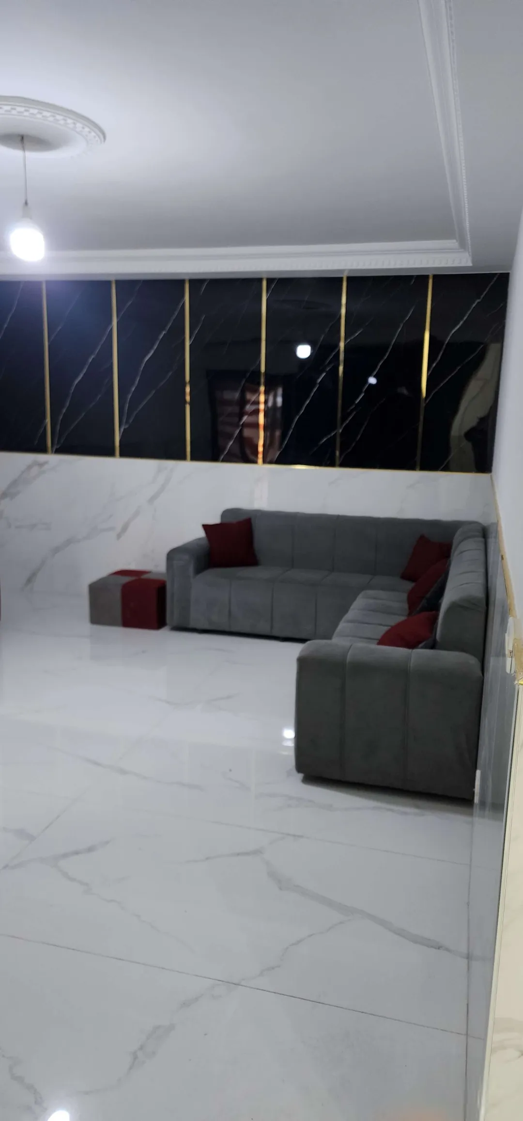 f05b737b58_01_cleaned شقة أرضية فاخرة ومفروشة للايجار – عمان الاردن | ID 703537