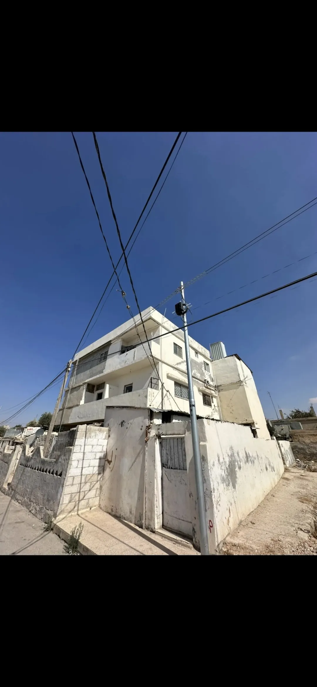 عمارة سكنية مميزة للبيع في المفرق – حي الفدين