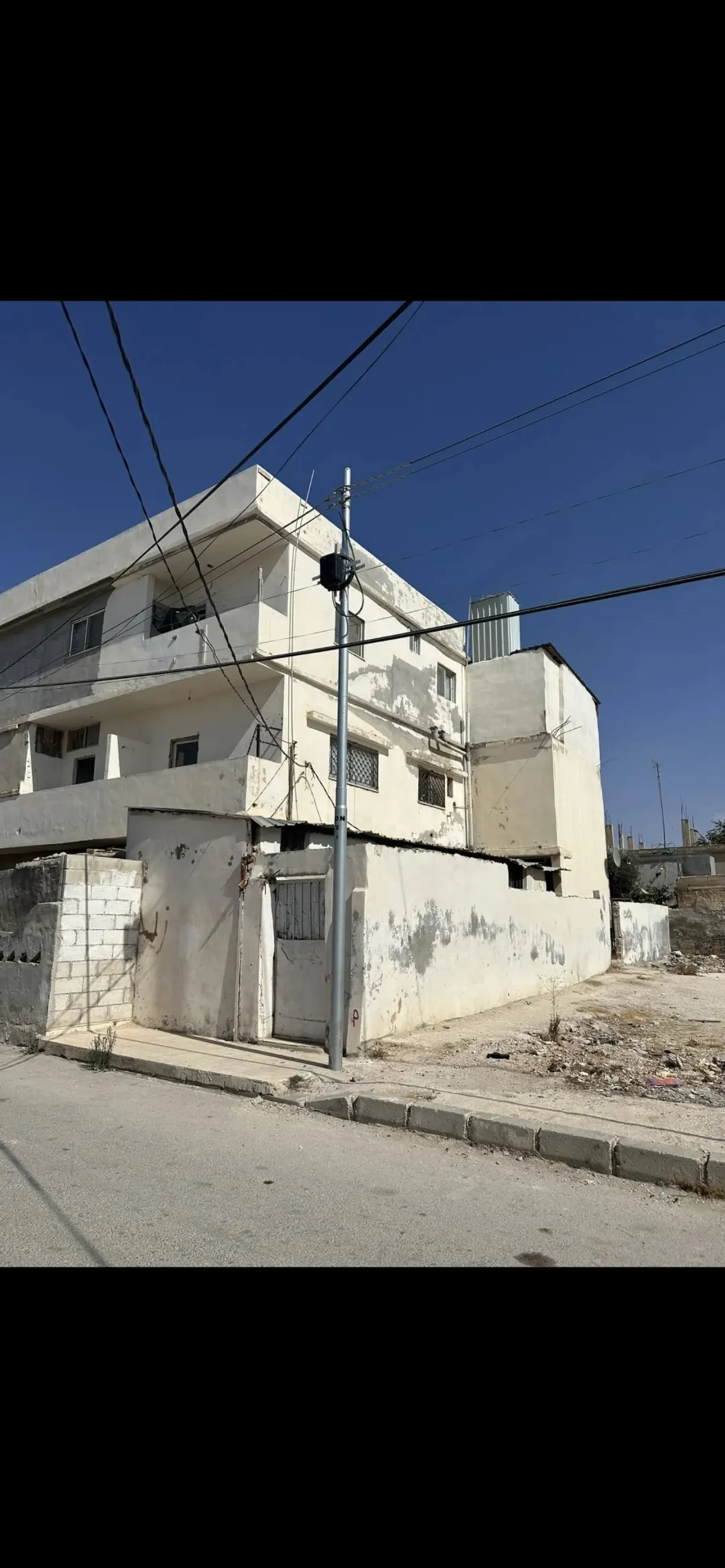عمارة سكنية مميزة للبيع في المفرق – حي الفدين