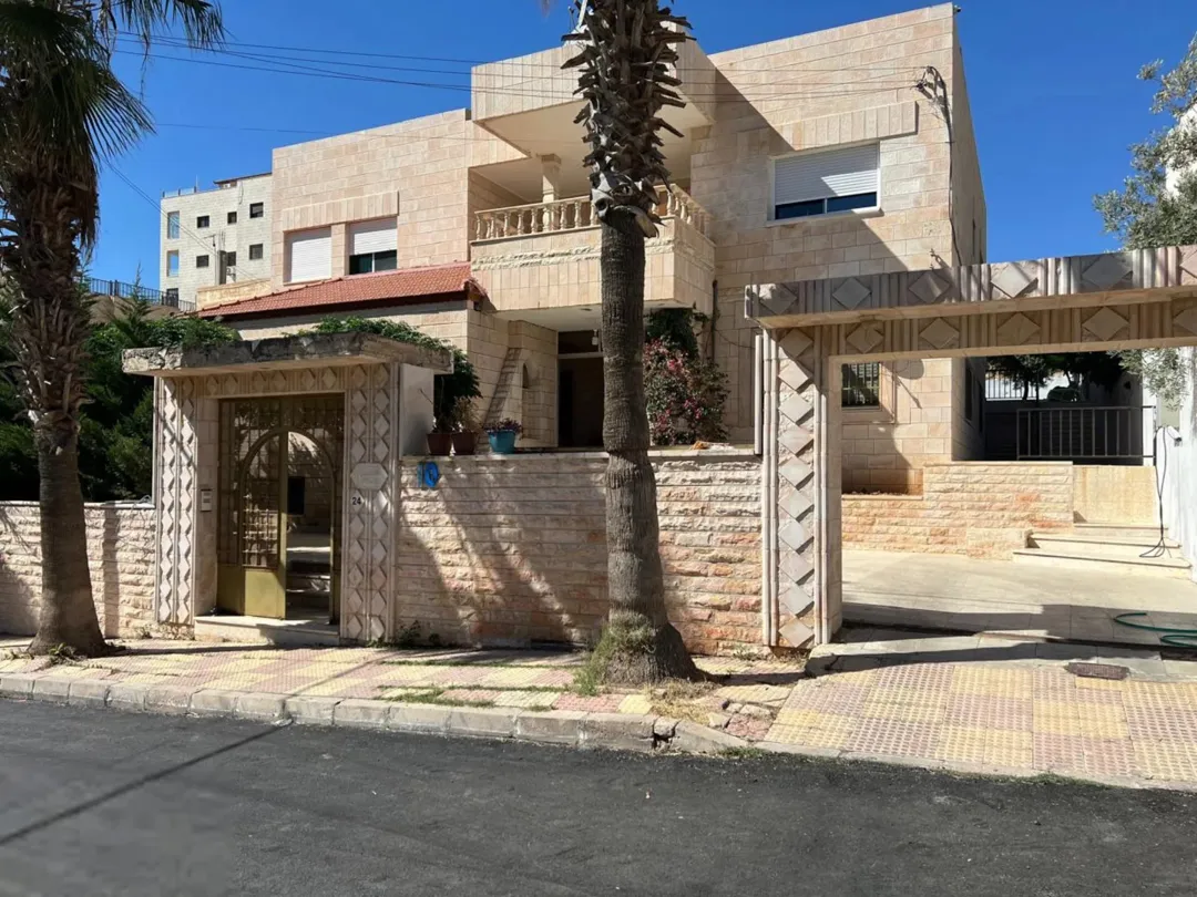 منزل مميز للبيع في ضاحية الأمير علي