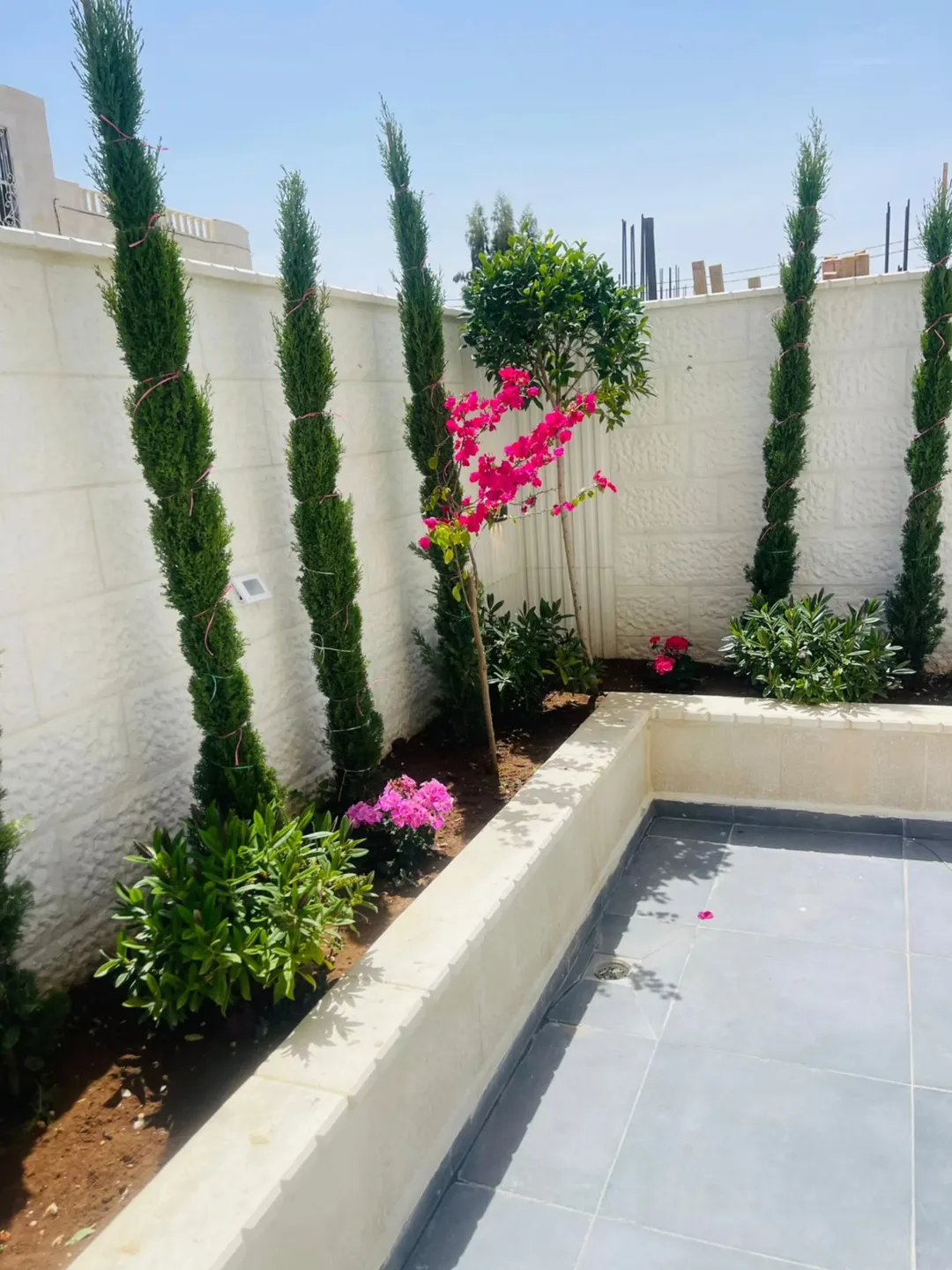 فيلا فاخرة للبيع في مشروع فلل ساهر – إربد، الراهبات الوردية