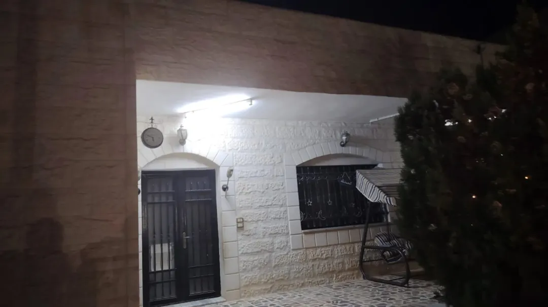 بيت مستقل مساحة البناء 270 الحي الهاشمي قرب مركز زها وقرب مسجد الخيرات