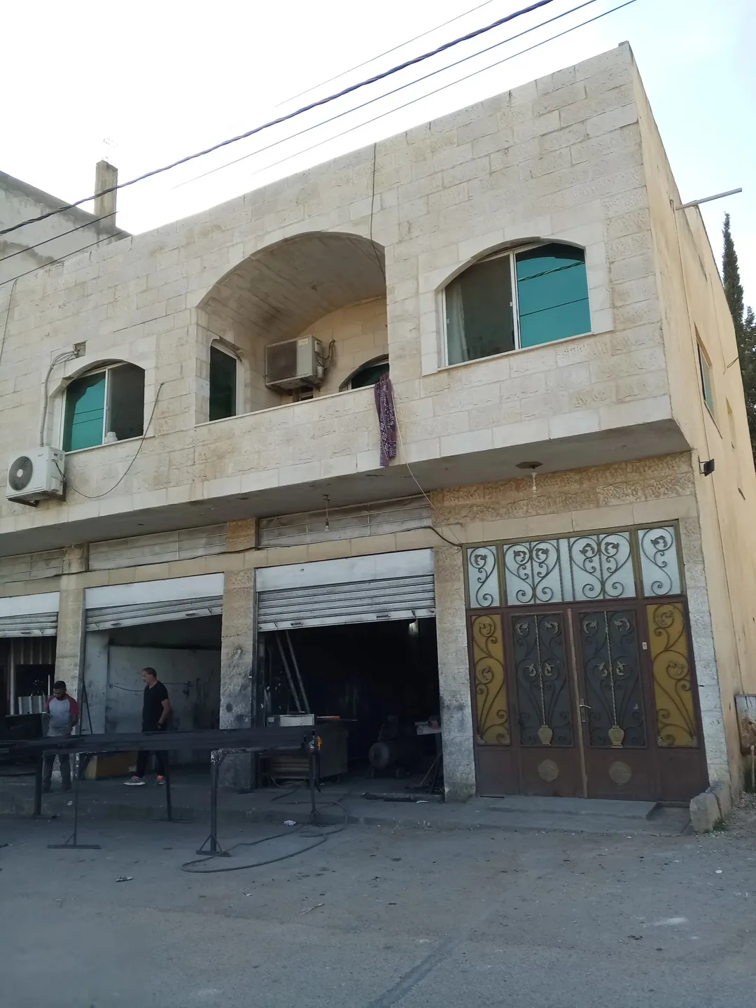 فقط ثمن الارض ناعور حي الشهيد مجمع تجاري للبيع لقطه