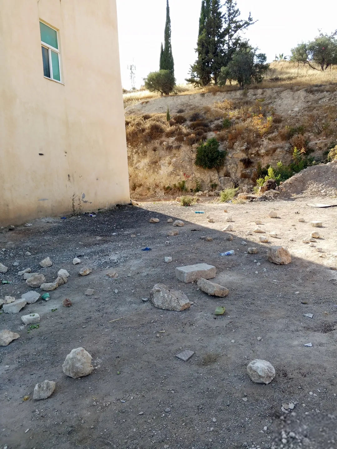 فقط ثمن الارض ناعور حي الشهيد مجمع تجاري للبيع لقطه