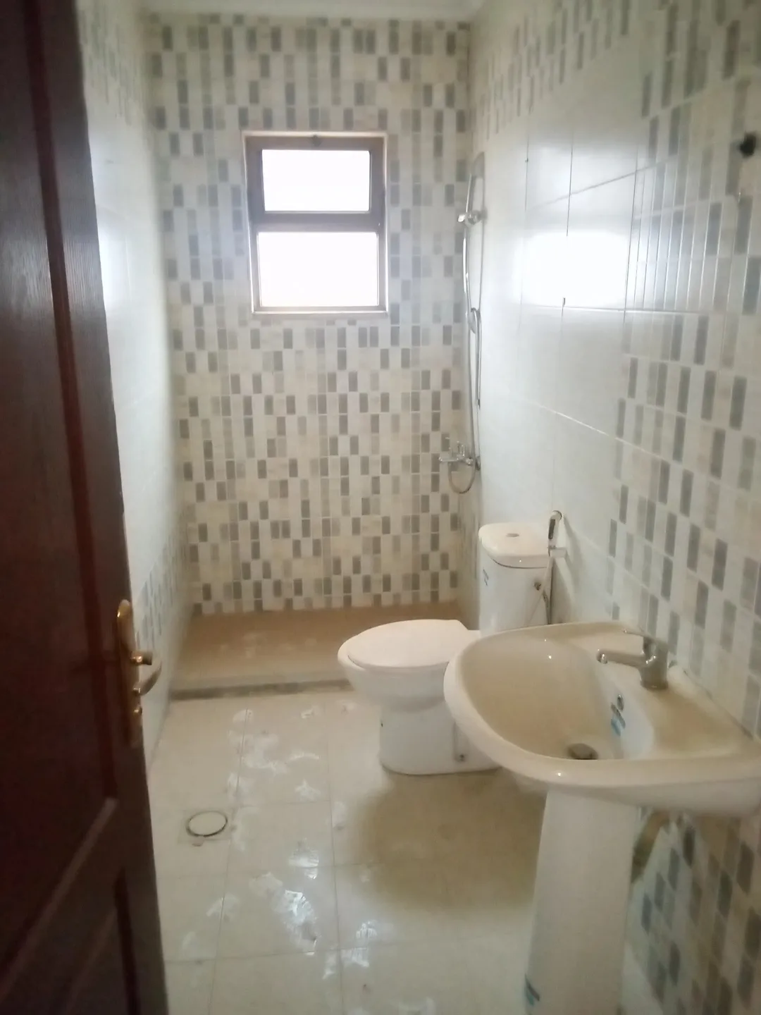 شقة سكنية مميزة للبيع في جبل الزهور