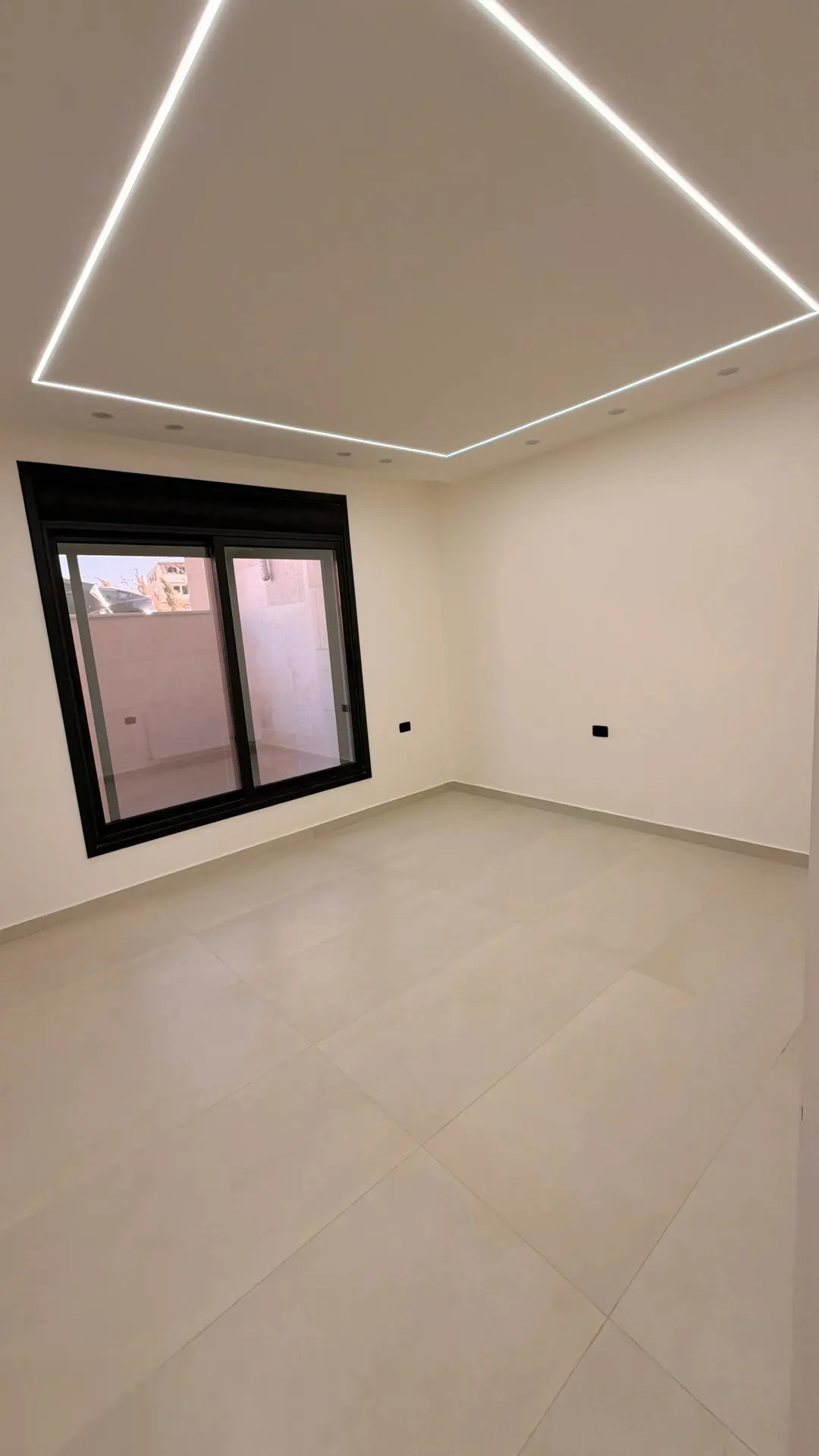 بكهرباء مجانية و تدفئة مركزية شقة ارضية للبيع – الجبيهه ( 220م2 , 118 الف اردني ) من ايفرت للاسكان
