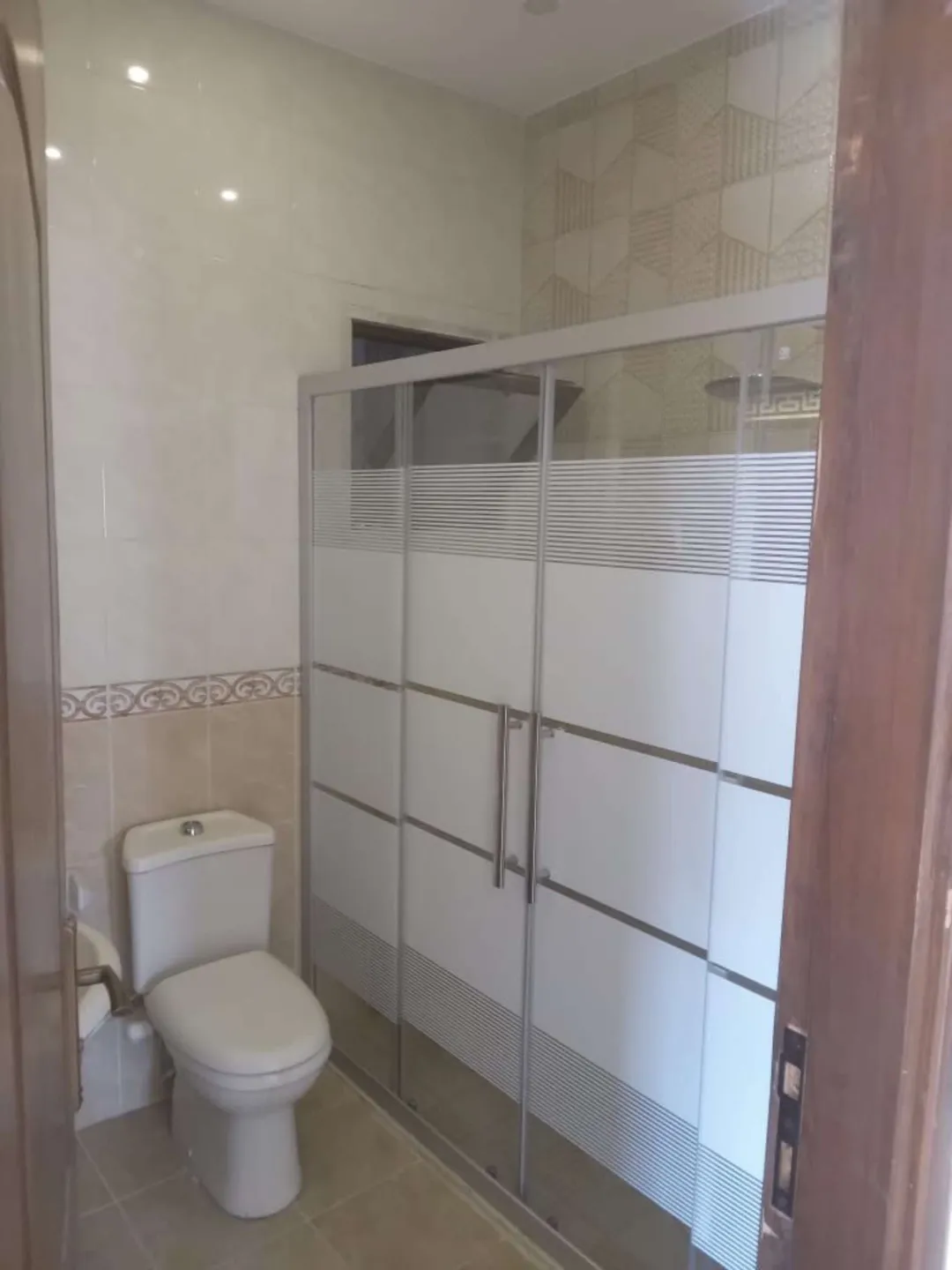 شقة مفروشة فاخرة للإيجار في الجبيهة – عمان الاردن | ID 700534
