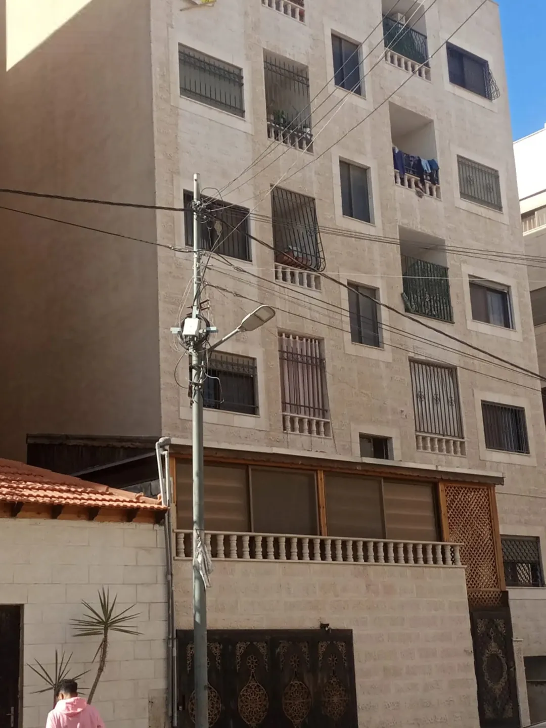 بيت ساحر للبيع في قلب اسكانات الزهور