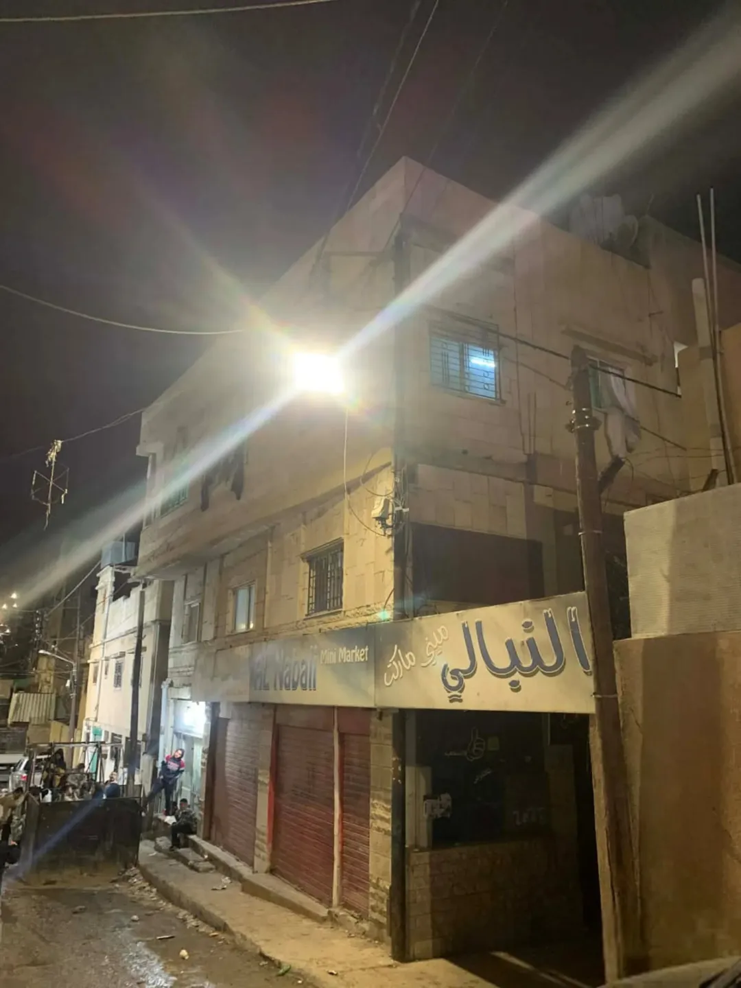 بيت 3 طوابق للبيع في الوحدات
