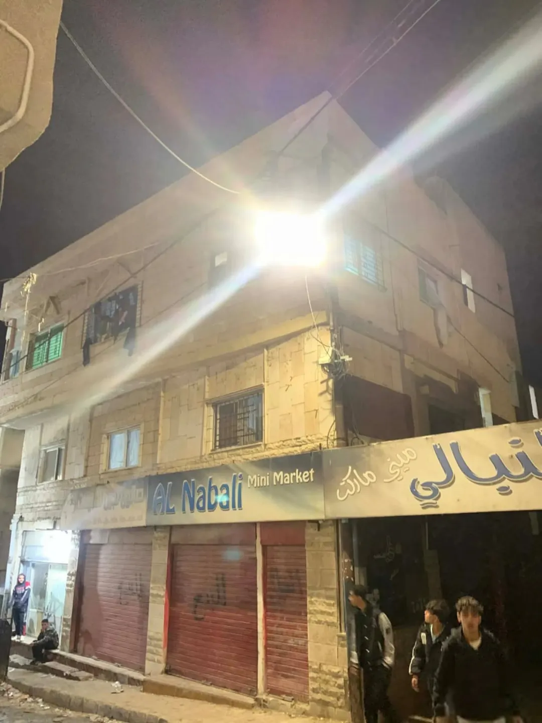 بيت 3 طوابق للبيع في الوحدات