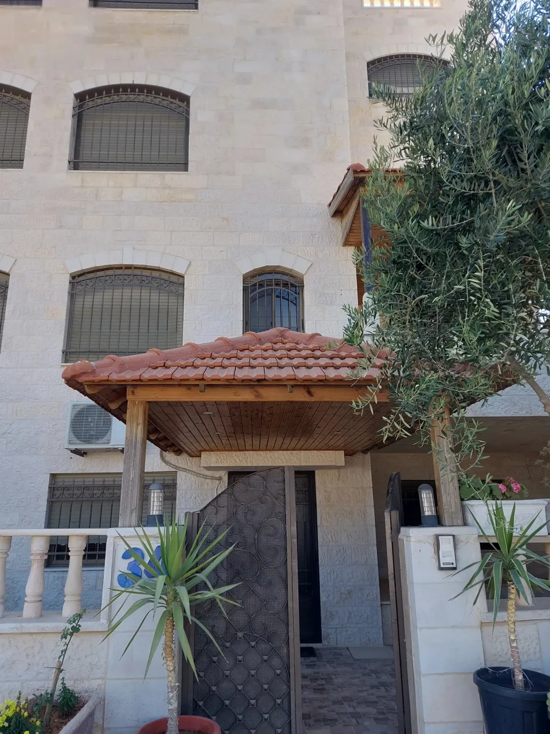 بناية سكنية استثمارية للبيع في شفا بدران