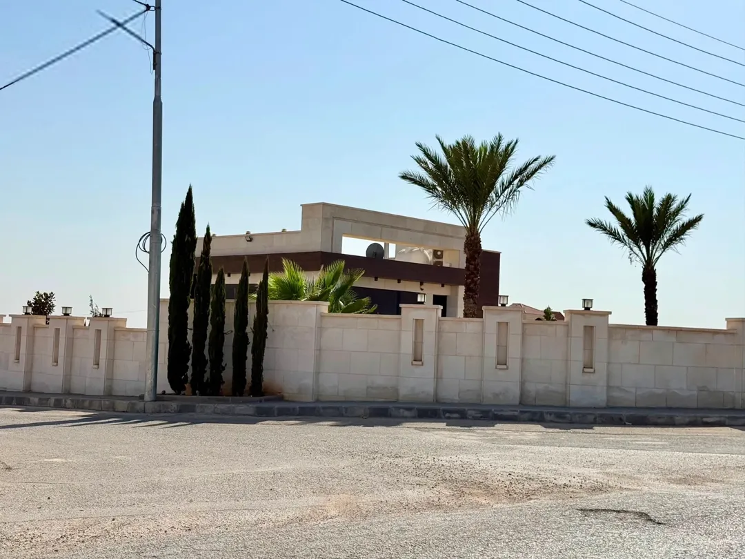 ارض للبيع في منجا حوض طاسان 745م سكن ب احكام خاصة منطقة فلل مباشرة
