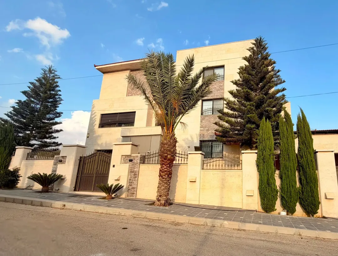 ارض للبيع في منجا حوض طاسان 745م سكن ب احكام خاصة منطقة فلل مباشرة