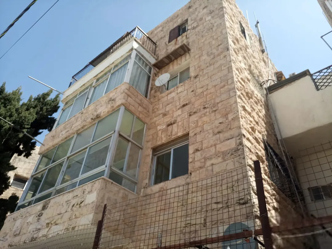 عمارة سكنية مميزة للبيع في جبل الأشرفية – عمان