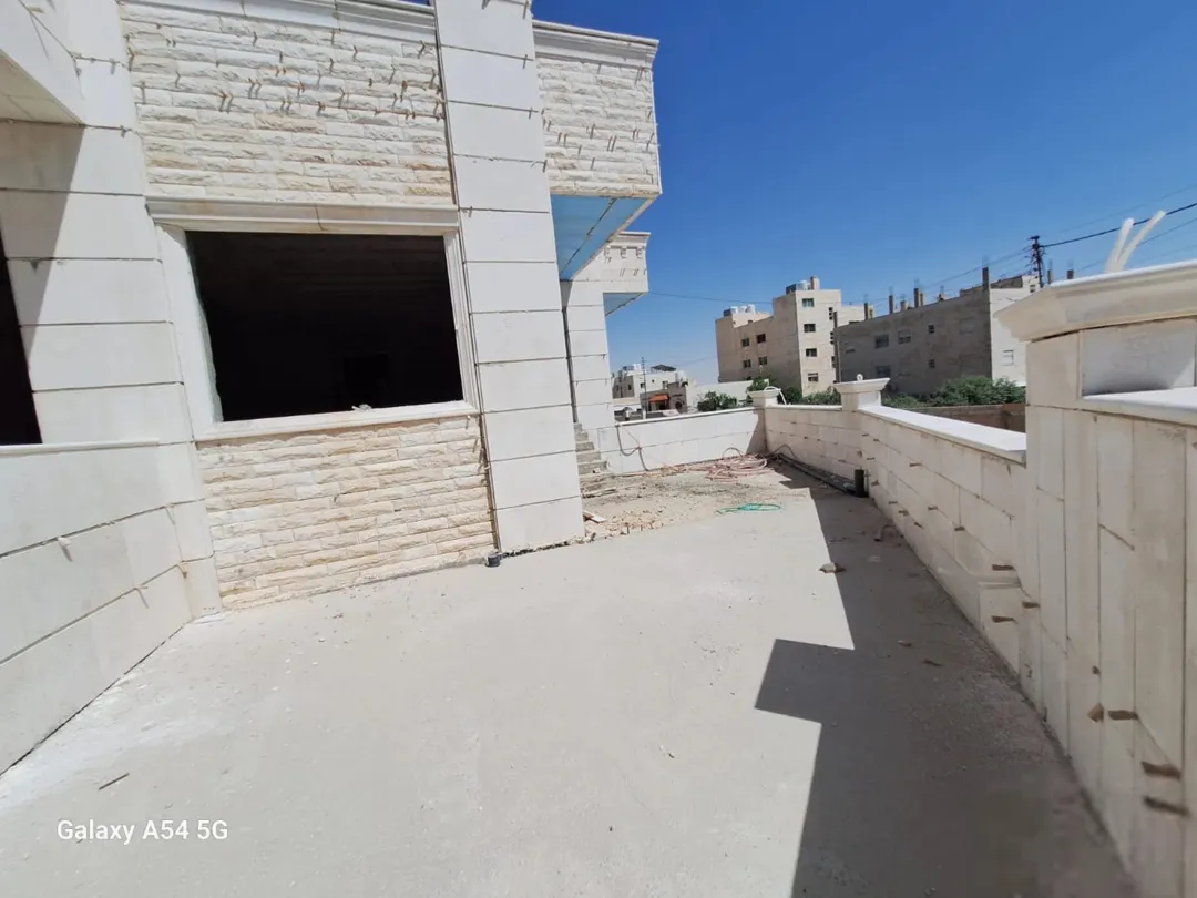 منزل مستقل فاخر للبيع في اليادودة – عمان