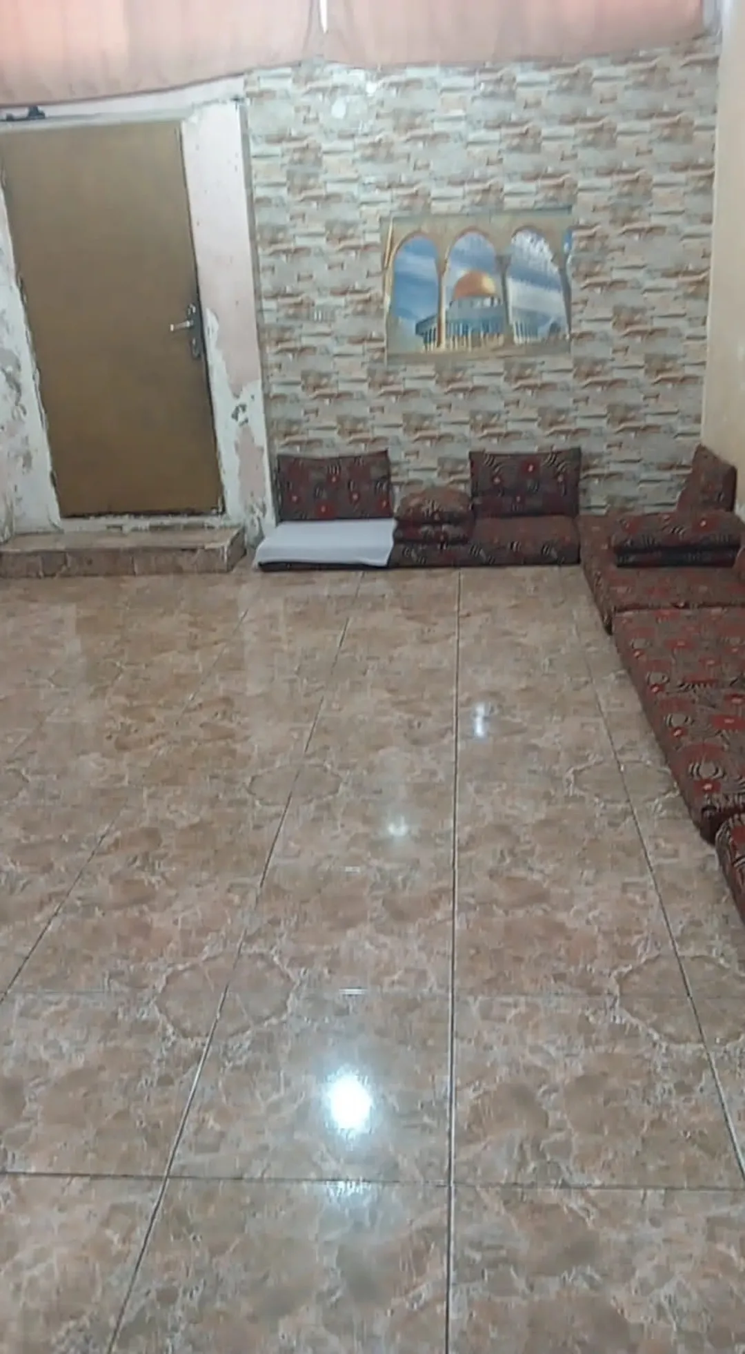 منزل للبيع في البقعة – الشارع العريض