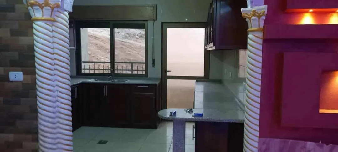 شقة للبيع في حي عدن – عمان طابق شبه أرضي مساحة 132 متر مربع