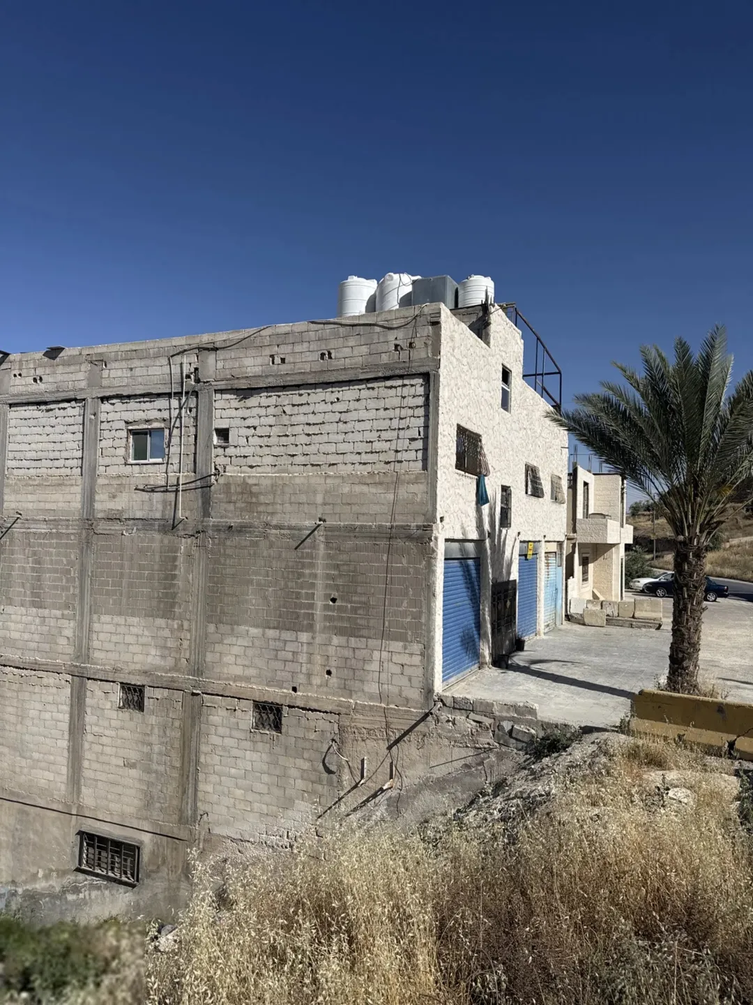 عمارة سكنية للبيع في الزرقاء – ضاحية المدينة المنورة