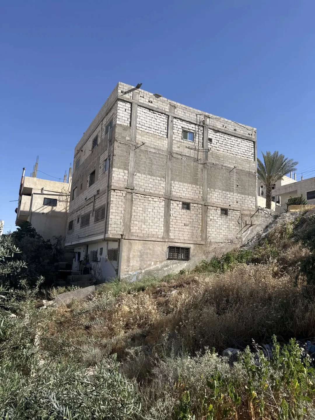 عمارة سكنية للبيع في الزرقاء – ضاحية المدينة المنورة