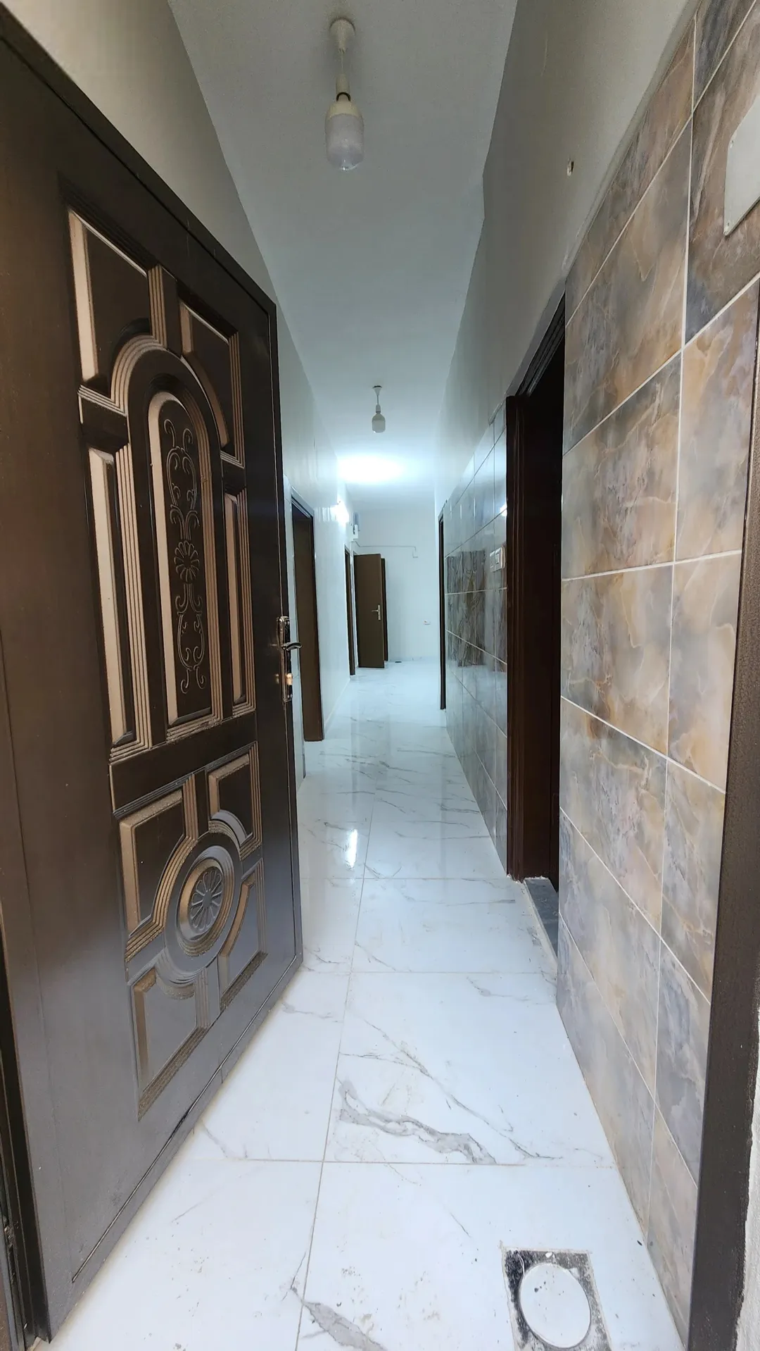بيت مستقل مع حديقة خلفية واسعة للبيع