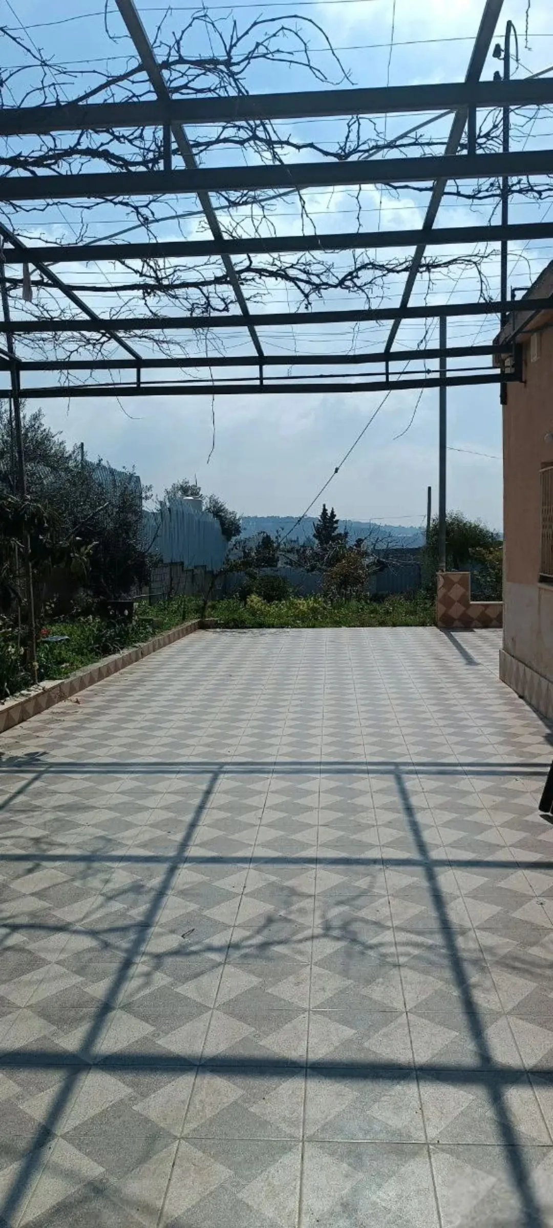 أرض سكنية في ناعور (حوض العمرية) 770 متر مربع مطلة في حي هادئ