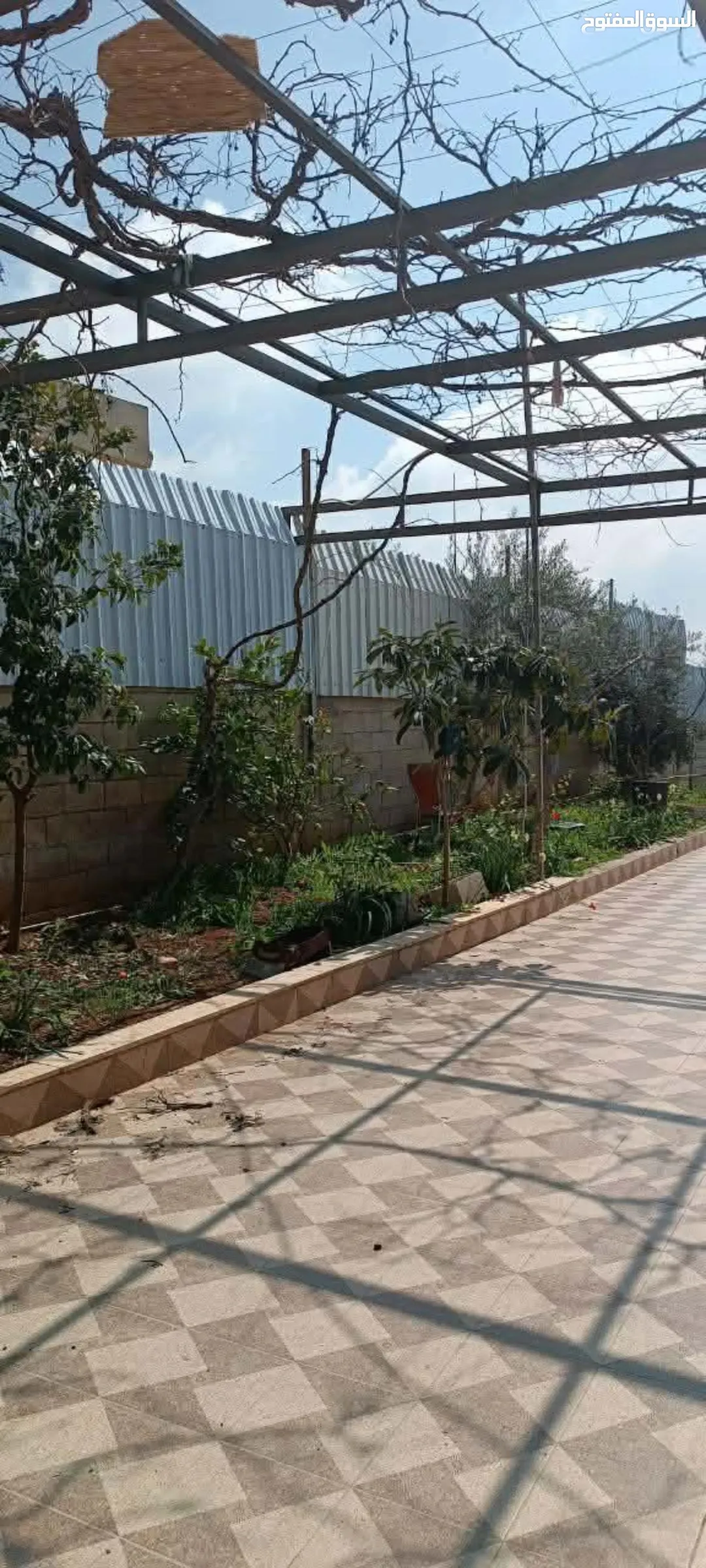 أرض سكنية في ناعور (حوض العمرية) 770 متر مربع مطلة في حي هادئ