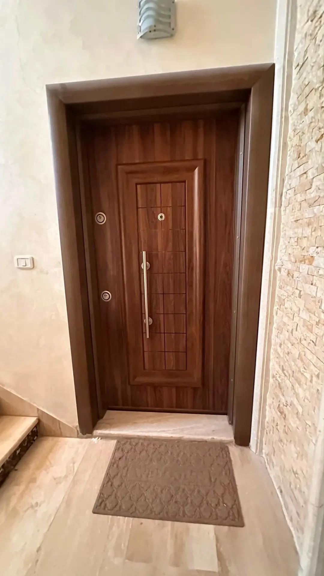 شقه فخمه في الجبيهه/الرشيد 186 متر شبه جديده للبيع مباشره وبسعر مغري