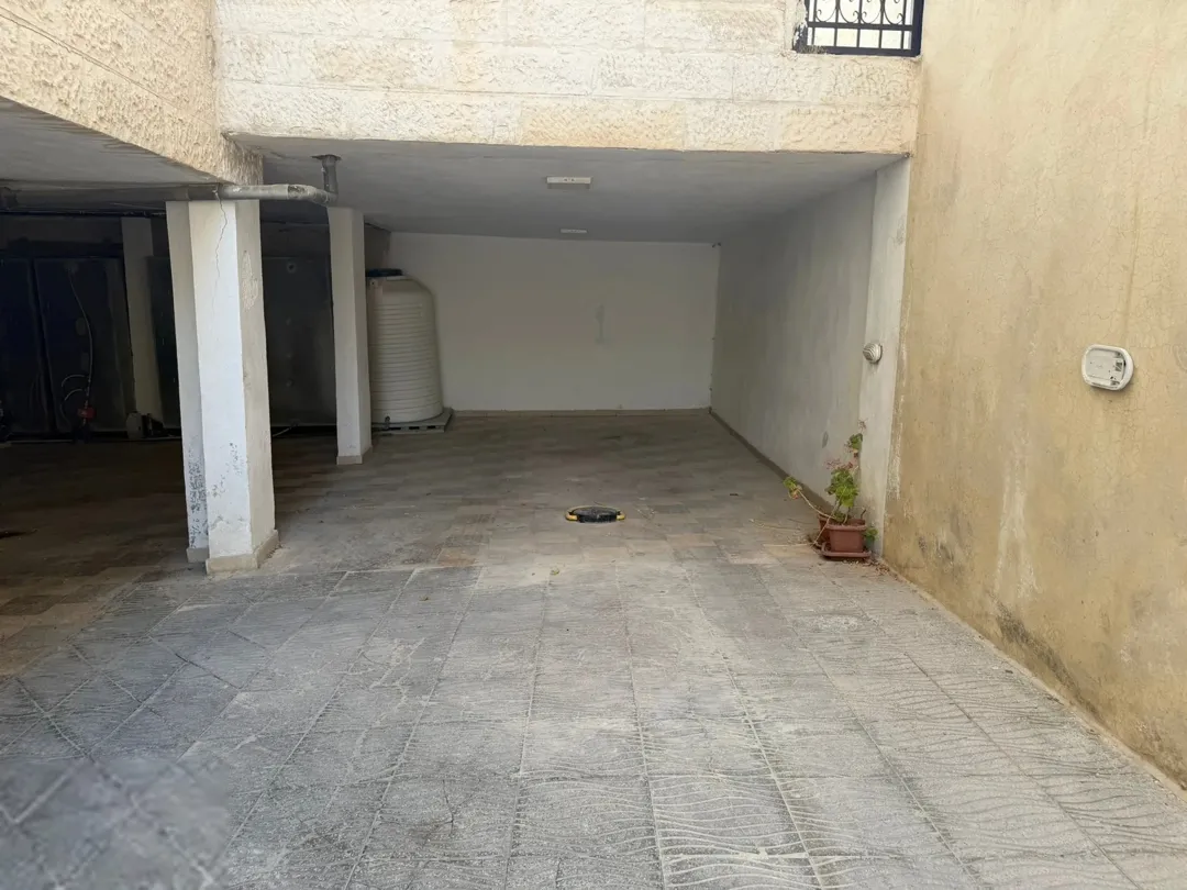 شقه فخمه في الجبيهه/الرشيد 186 متر شبه جديده للبيع مباشره وبسعر مغري