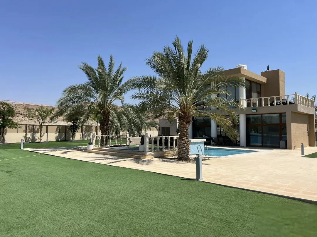 مزرعه بشطيبات فاخره للبيع في الغور البحر الميت خلف البحيره