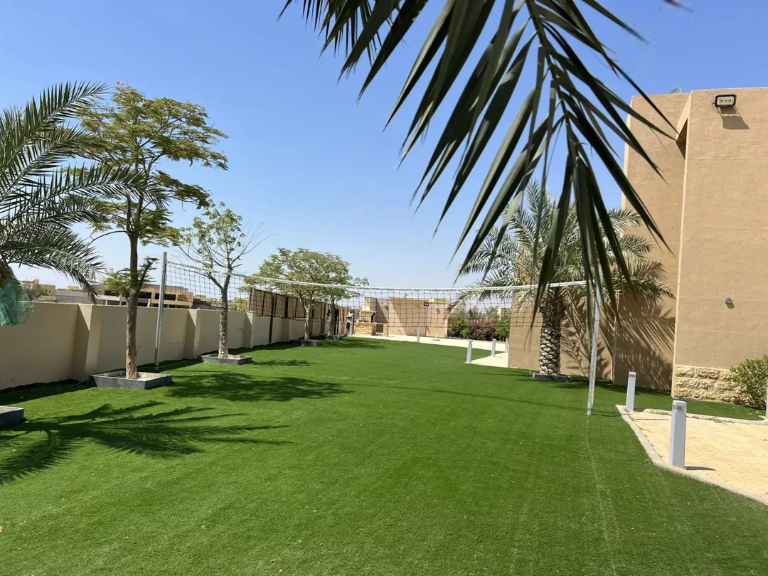 مزرعه بشطيبات فاخره للبيع في الغور البحر الميت خلف البحيره