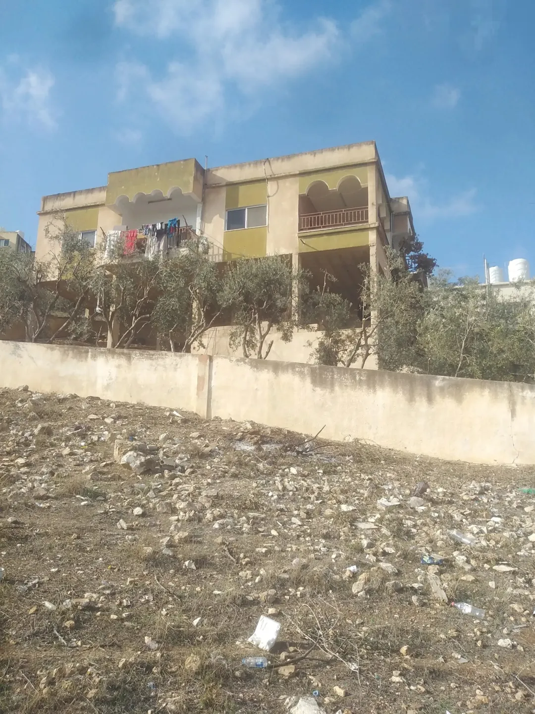 منزل مستقل للبيع الحصن الحي الغربي ذو اطلاله رائعه جدا في منطقة ام الهوى….