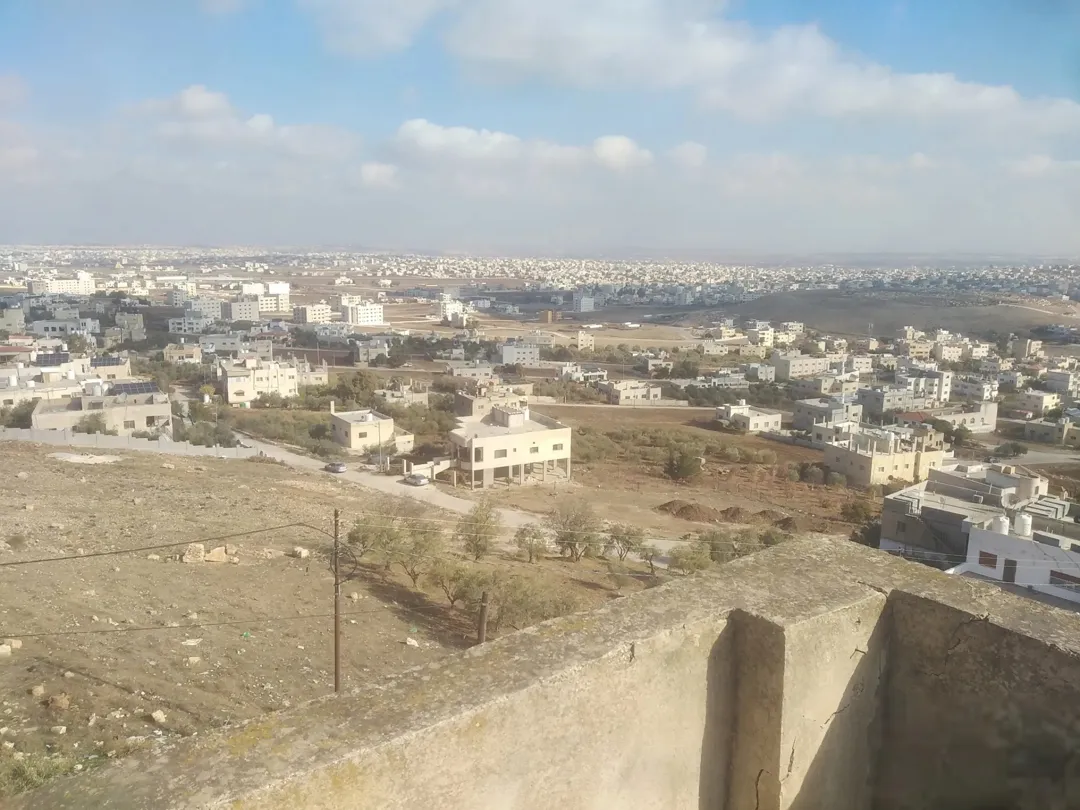 منزل مستقل للبيع الحصن الحي الغربي ذو اطلاله رائعه جدا في منطقة ام الهوى….