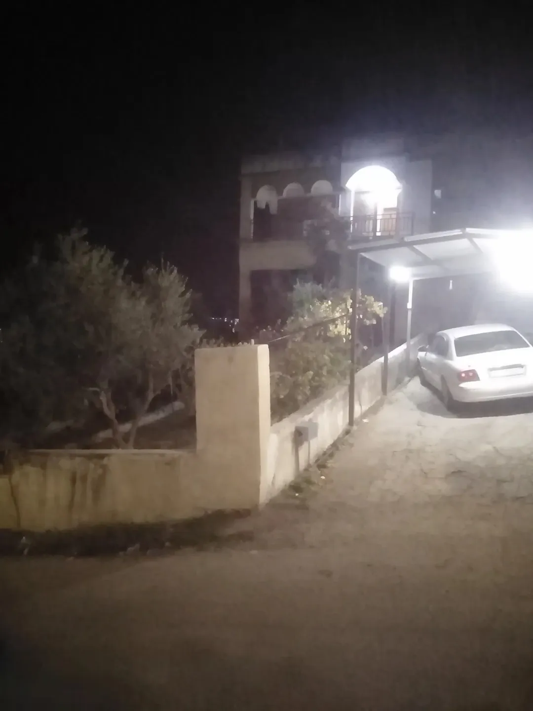 منزل مستقل للبيع الحصن الحي الغربي ذو اطلاله رائعه جدا في منطقة ام الهوى….