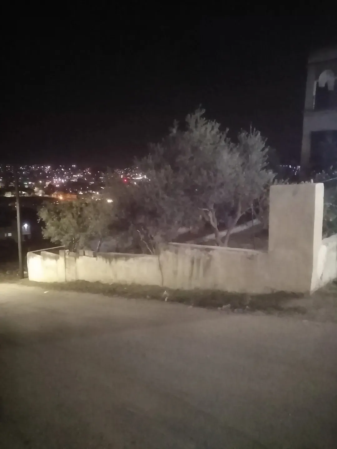 منزل مستقل للبيع الحصن الحي الغربي ذو اطلاله رائعه جدا في منطقة ام الهوى….