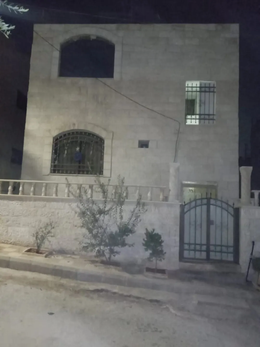 منزل طابقين للبيع في ام نوارة بالقرب من مسجد الإسراء