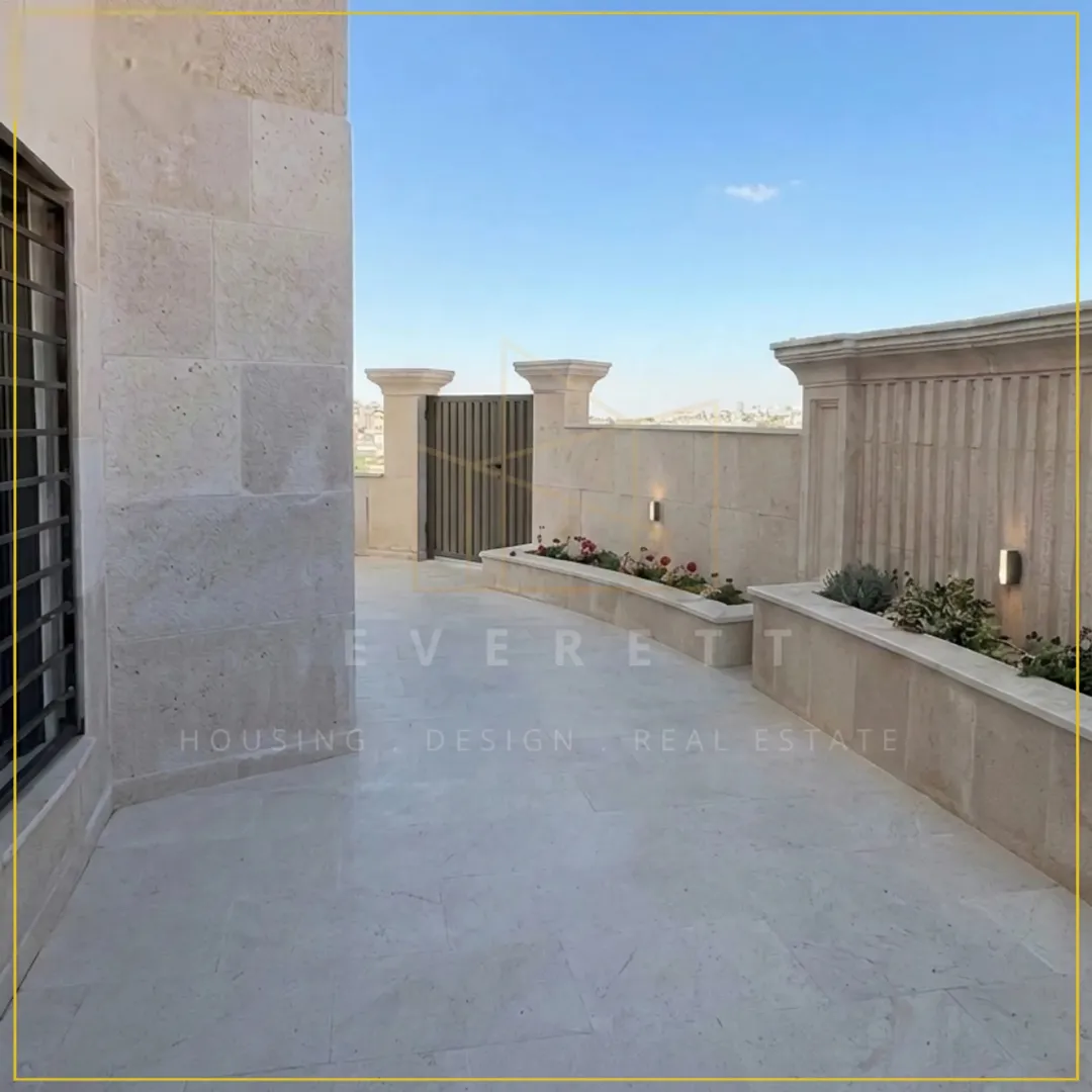 طاقة شمسية غاز مركزي شقة ارضية للبيع في الجبيهة حي المنصور (205م2 داخلي وترس 82م2) — صورة 4