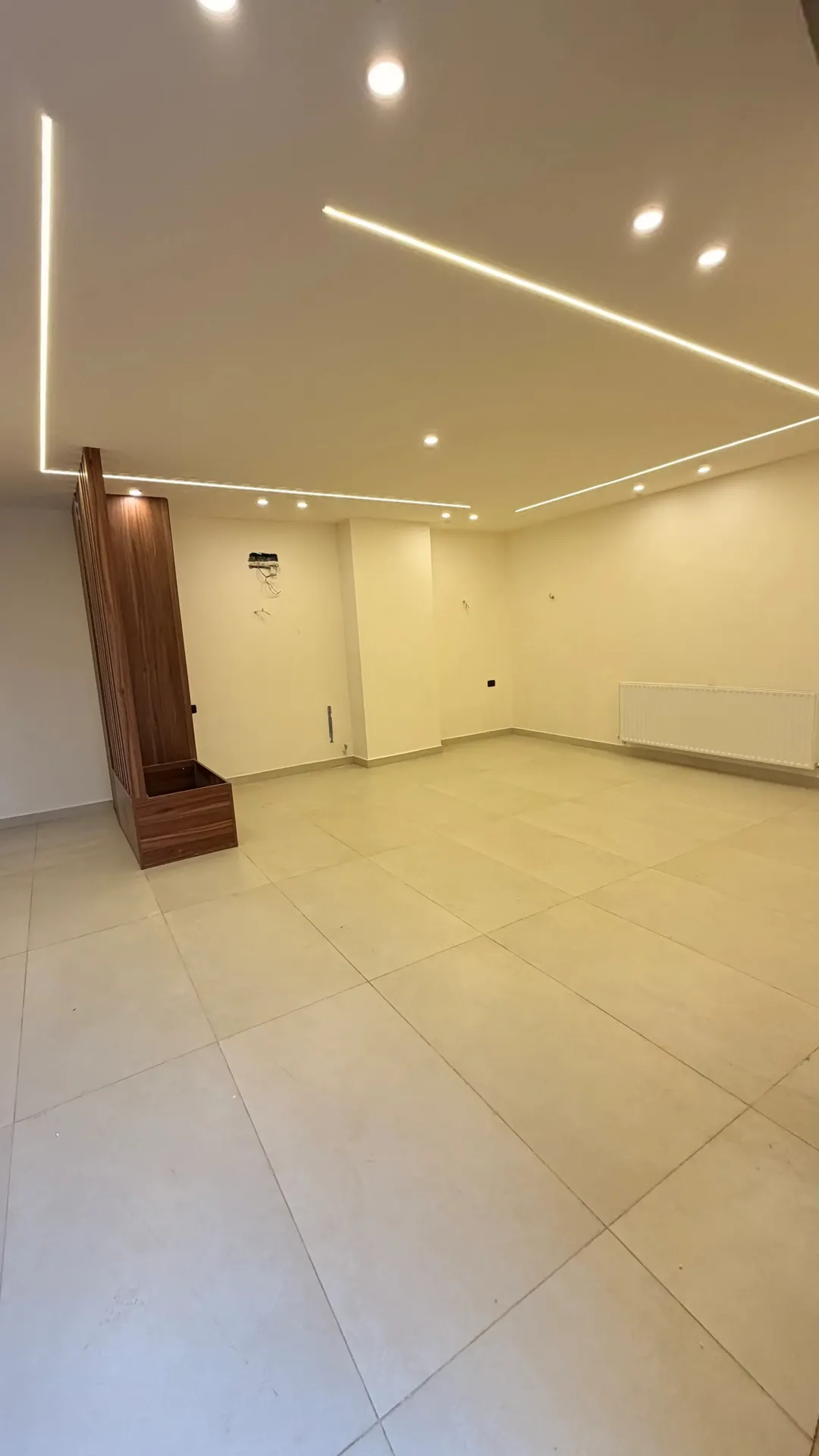طاقة شمسية غاز مركزي شقة ارضية للبيع في الجبيهة حي المنصور (205م2 داخلي وترس 82م2)