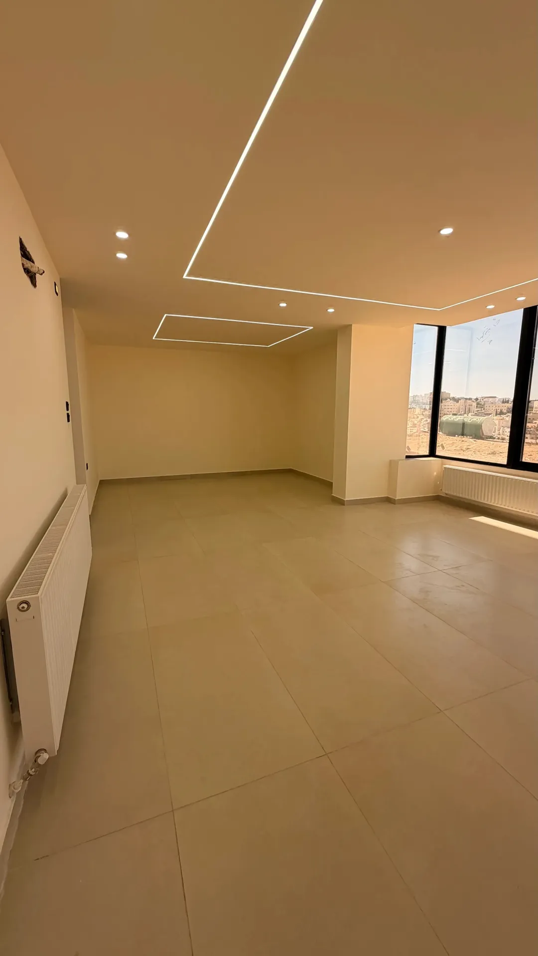 طاقة شمسية غاز مركزي شقة ارضية للبيع في الجبيهة حي المنصور (205م2 داخلي وترس 82م2)