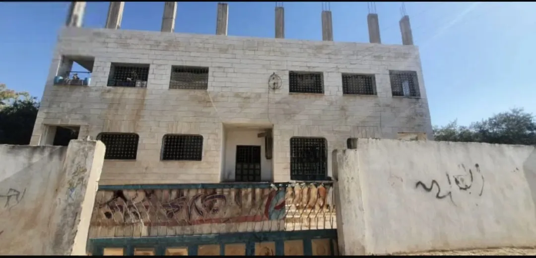 عمارة للبيع في مادبا – الحي الشرقي