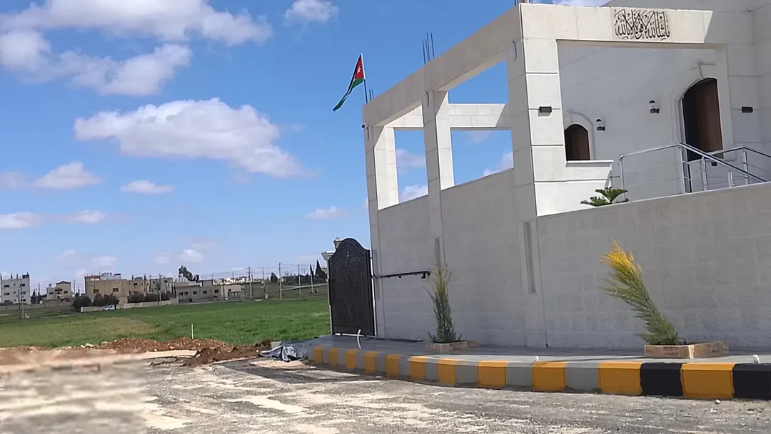 ارض للبيع خشافية اللوزية قرب دوار البيضاء موقع مميز