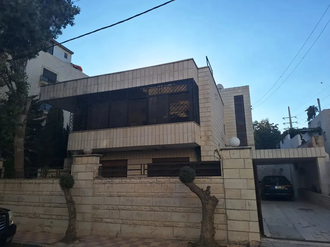 منزل طابقين/مطلوب 15000مقابل رهن العقار لمدة سنة مع اعطاء الفائدة لصاحب الرهن